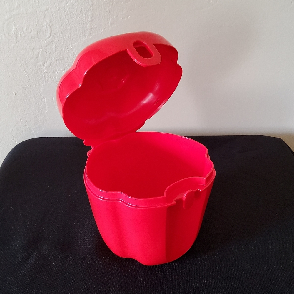 Tupperware Bell Pepper Storage Container - Picture 2 of 2